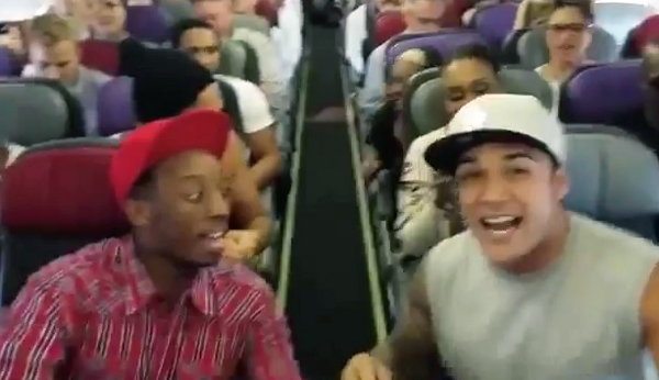 ▶ THE LION KING Australia: Cast Sings Circle of Life on Flight Home from Brisbane
