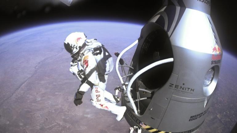▶ FREEFALL from the edge of SPACE – Felix Jumps At 128k feet! Red Bull Stratos